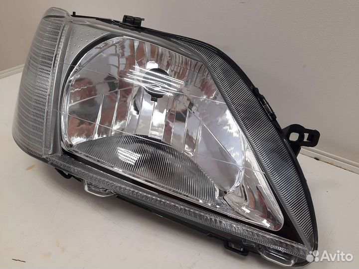 Фара правая Renault Logan 1
