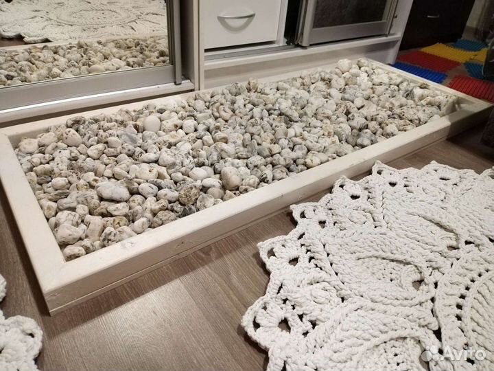 Белые камни