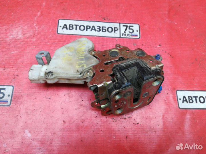 Замок двери передний правый Nissan Sunny B15