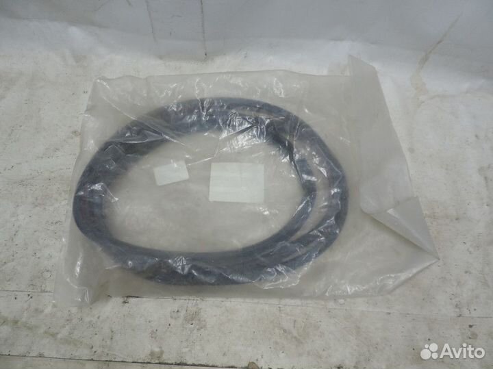 Уплотнитель передней двери Audi A6 2011 - 2018