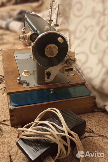 Швейная машина Чайка-2