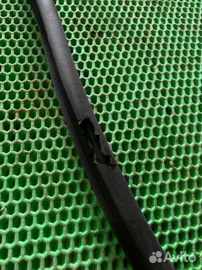 Уплотнительная резинка задняя правая Opel Astra H