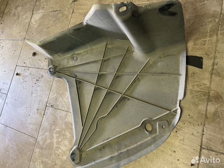 Защита антигравийная Audi A4 8T 8K0825219A