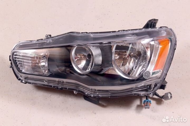 Фара левая Mitsubishi Lancer 10