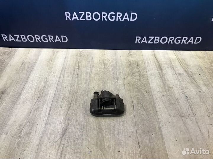 Суппорт передний правый Mazda Demio DW 1.3 B3 2002