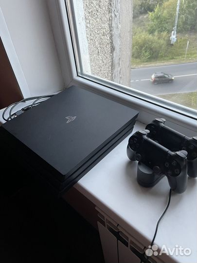 Sony playstation PS 4 pro CUH-7108B