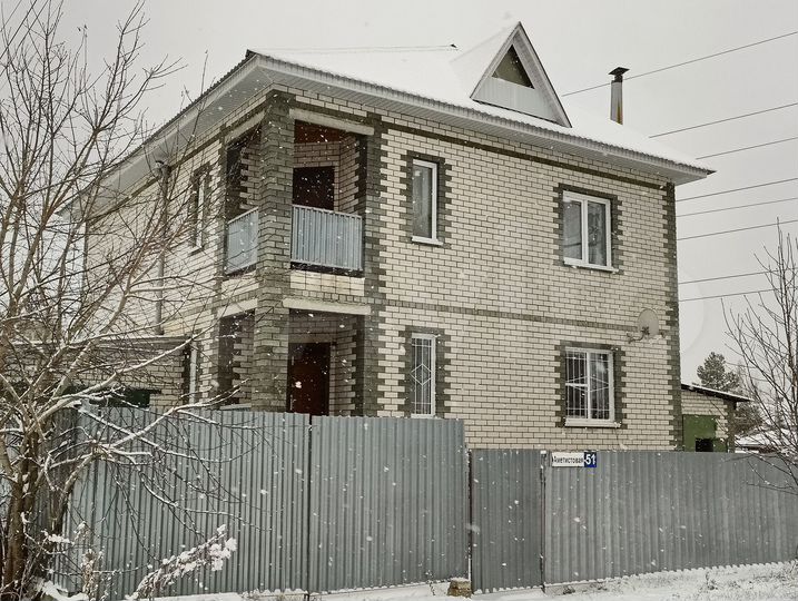 Коттедж 242 м² на участке 8,5 сот.