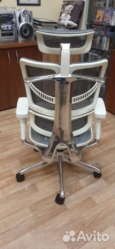Эргономичное кресло Expert Fly с подножкой