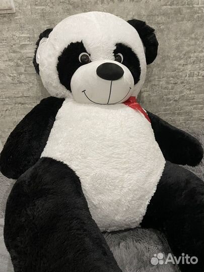 Огромный плюшевый медведь