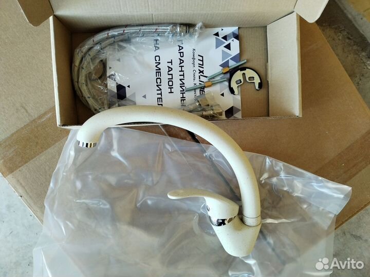 Смеситель для кухни новый