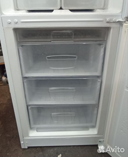 Холодильник Indesit