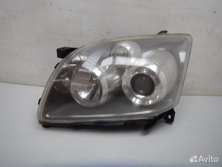 Фара левая Toyota Avensis