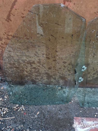 Стекло передней двери Мерседес Вито 638