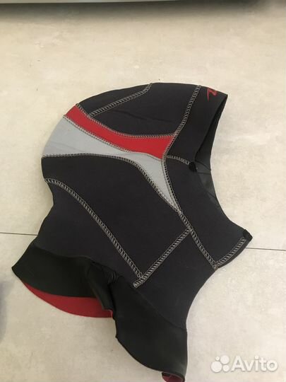 Костюмы и ботинки для дайвинга