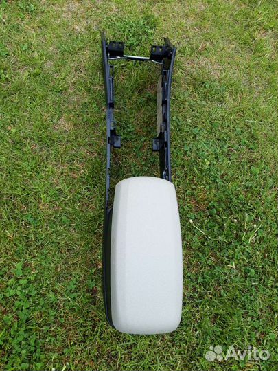 Подлокотник FAW Besturn B50