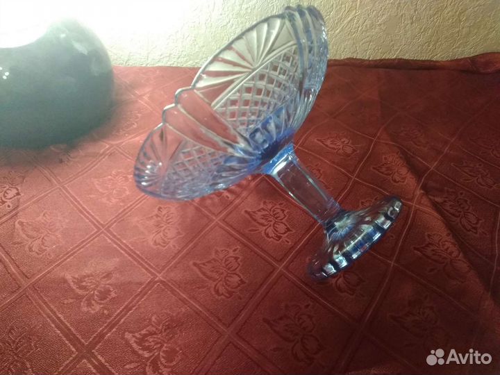 Ваза для фруктов на ножке