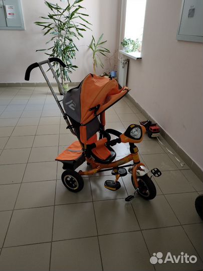 Трехколесный велосипед с родительской ручкой
