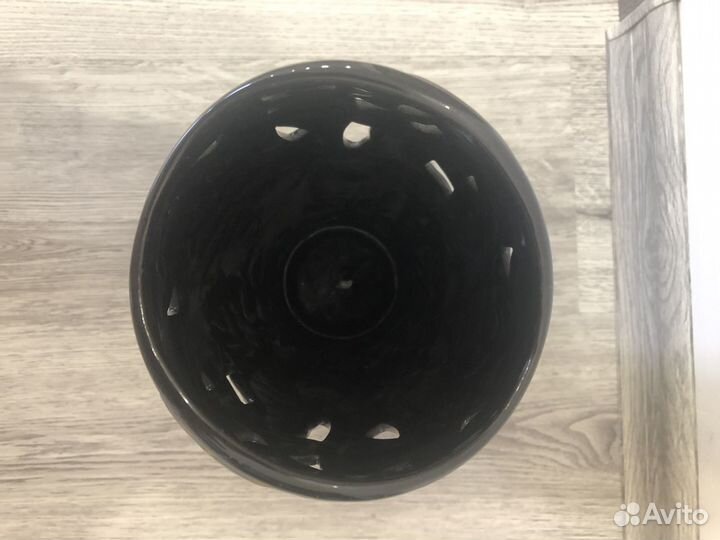 Декоративная ваза черная