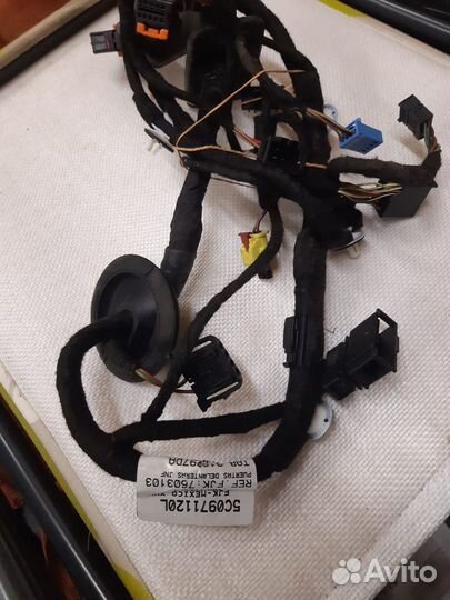 Электрооборудование левых дверей VW Jetta 6