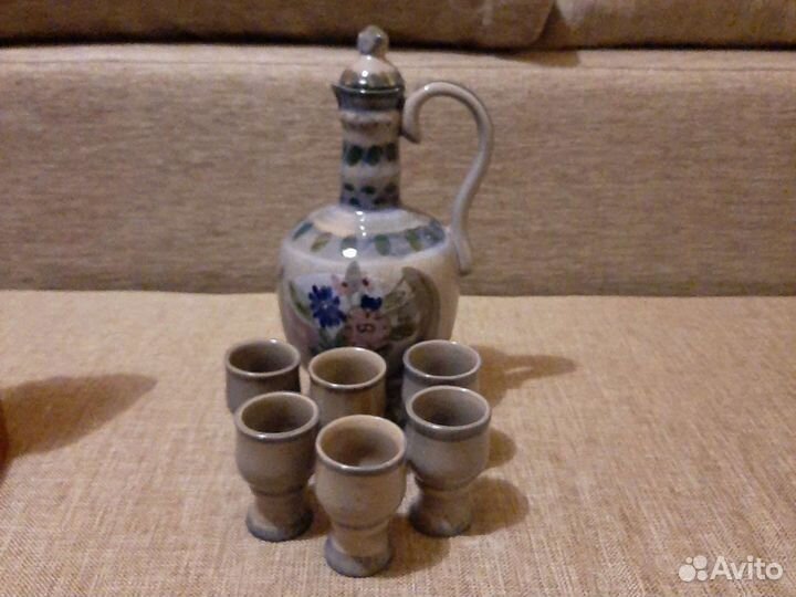 Кувшин с рюмками