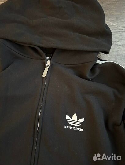 Худи Balenciaga adidas коллаб на руках