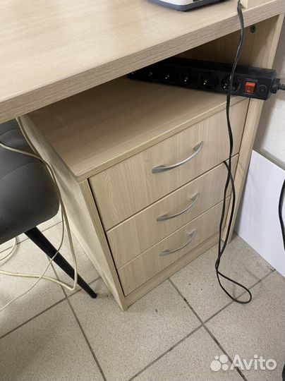 Маникюрный стол бу