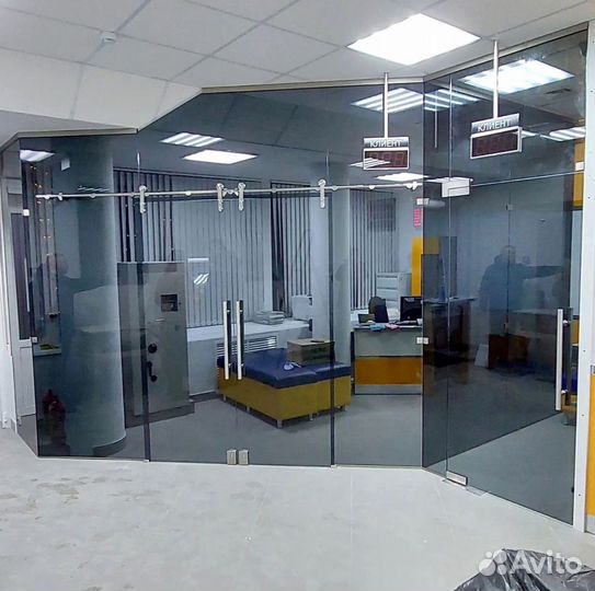 Стеклянная дверь офисная