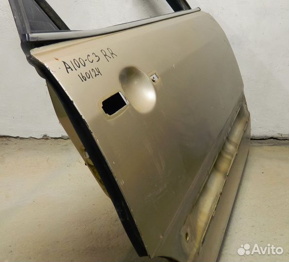 Дверь задняя правая Audi 100 C3 (идеальная)