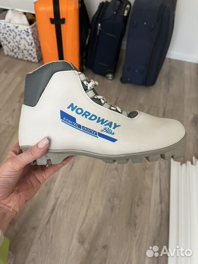 Беговые лыжи с ботинками и палками бу