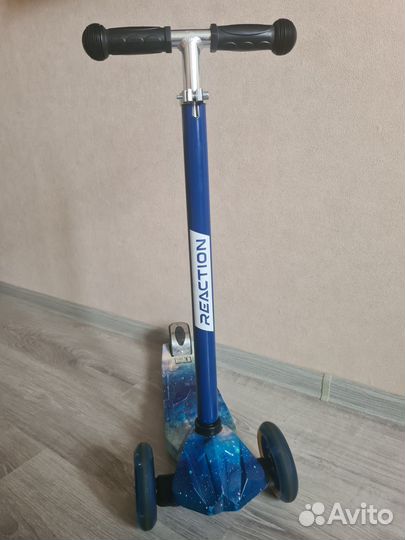 Трехколесный самокат детский Reaction