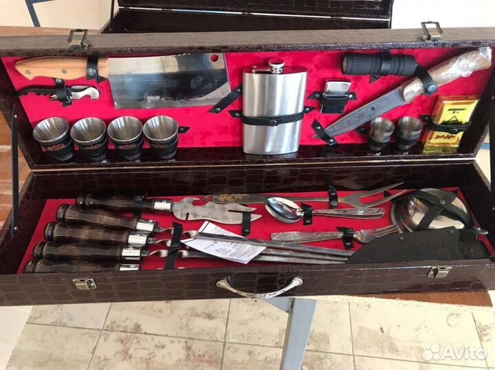 Набор подарочный шампурoв в чемодане для мужчины