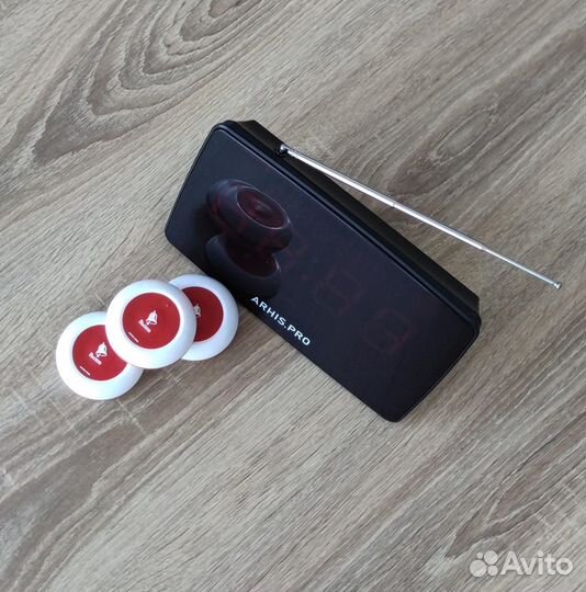 Кнпока вызова официанта и табло отображения вызова