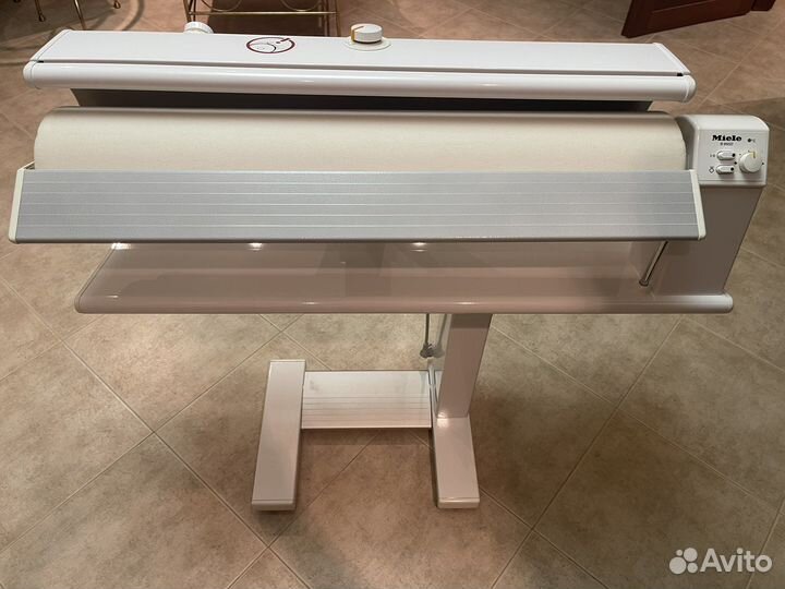 Гладильная машина Miele B895D