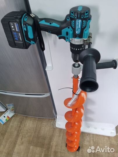 Шуруповёрт с ледобуром для рыбалки