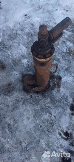 Домкрат железнодорожный