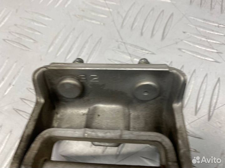 Б/У петля двери задний левый Nissan Teana J31