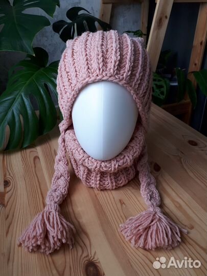 Шапочка с ушками и косами. Снуд