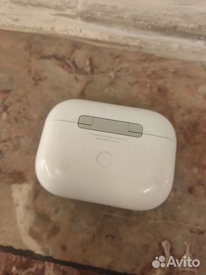 Оригинальный кейс от наушников - AirPods Pro