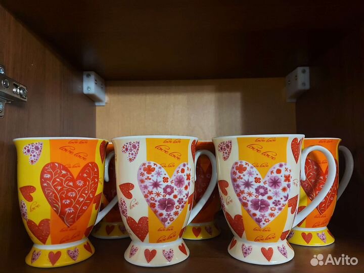 Тарелки 12 штук и чашки