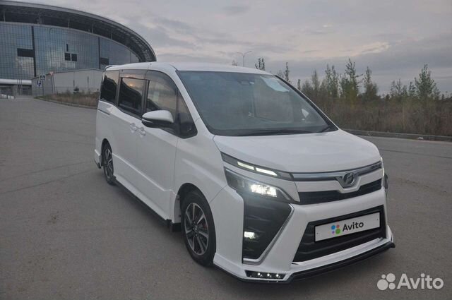 Toyota Voxy 2.0 CVT, 2017, 56 000 км