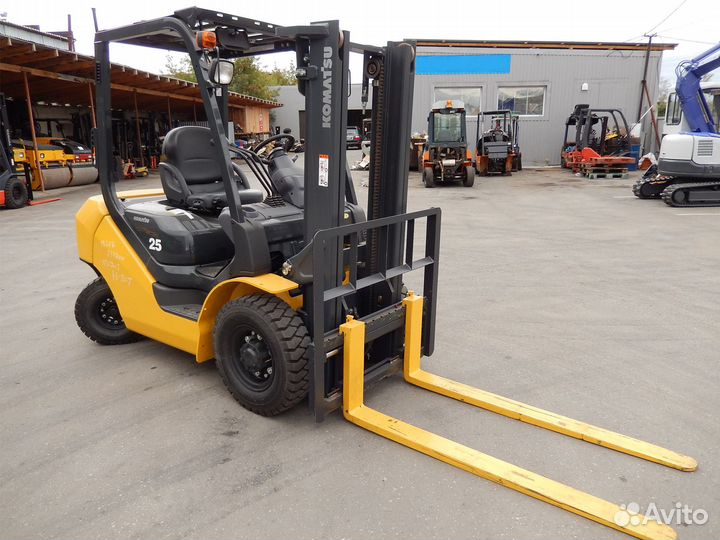 Вилочный погрузчик Komatsu FD25T-17, 2024