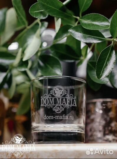 Лазерная гравировка на коже стекле