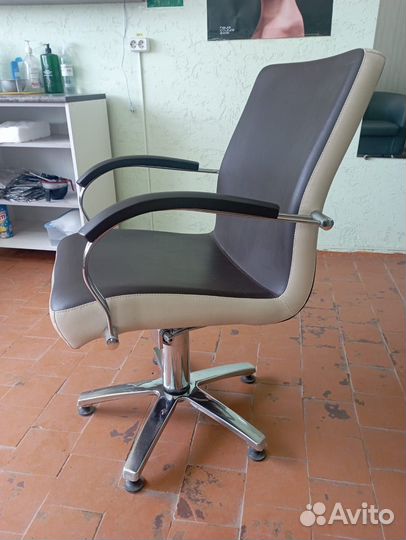 Парикмахерское кресло