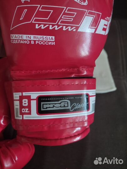 Боксерские перчатки, шлем, футы