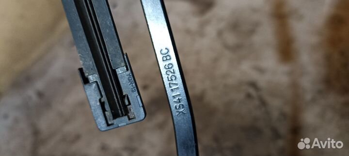 Поводок дворника правый Фокус1