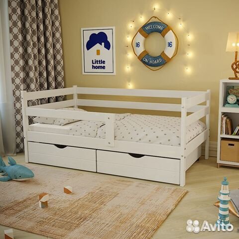 Кровать детская из массива