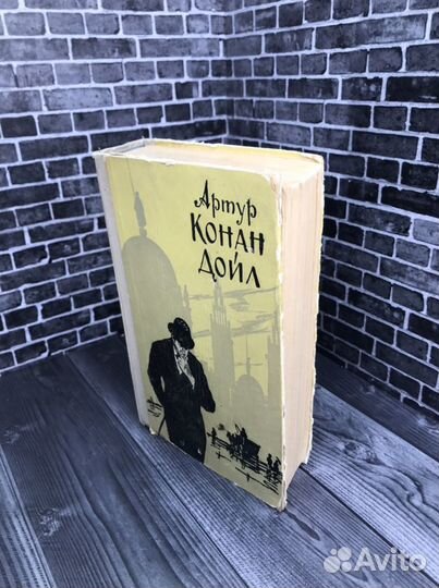 Книга А. Конан Дойл. 