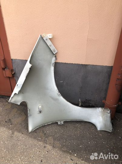 Крыло переднее левое Mitsubishi colt