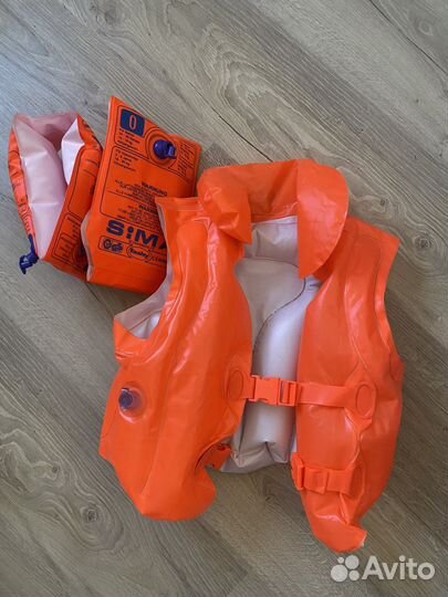 Спасательный жилет и нарукавники