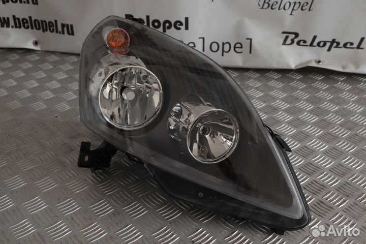 Фара Opel Zafira B